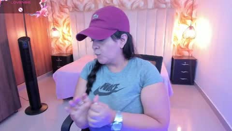 Snapshot of lucia_vonne chatting on May 25, 2026, 8:15 pm Lucia Vonne online show from May 25, 2026, 8:15 pm