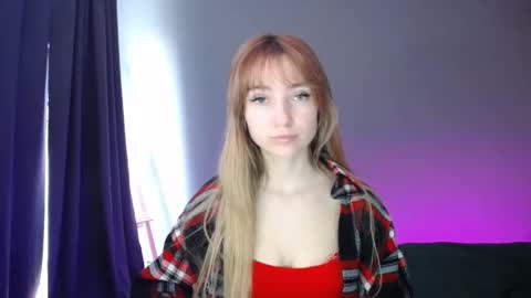 Snapshot of luciacam20 chatting on March 3, 2025, 10:28 am Lucy online show from March 3, 2025, 10:28 am