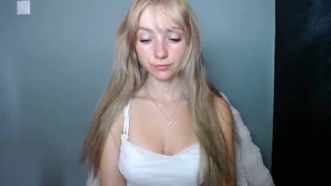 Snapshot of luciacam20 chatting on September 13, 2025, 8:03 am Lucy online show from September 13, 2025, 8:03 am