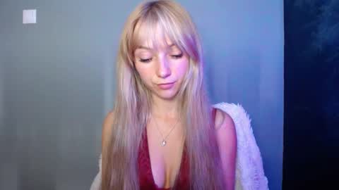 Snapshot of luciacam20 chatting on September 15, 2025, 9:09 am Lucy online show from September 15, 2025, 9:09 am