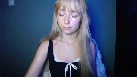 Snapshot of luciacam20 chatting on September 26, 2025, 7:56 am Lucy online show from September 26, 2025, 7:56 am