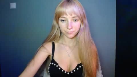 Snapshot of luciacam20 chatting on September 28, 2025, 6:24 pm Lucy online show from September 28, 2025, 6:24 pm