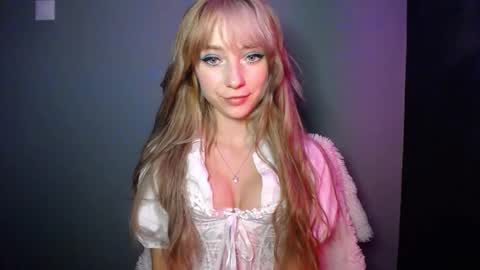 Snapshot of luciacam20 chatting on October 14, 2025, 6:31 pm Lucy online show from October 14, 2025, 6:31 pm