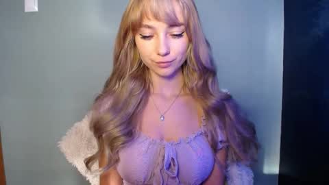 Snapshot of luciacam20 chatting on October 27, 2025, 7:34 am Lucy online show from October 27, 2025, 7:34 am