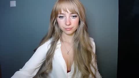 Snapshot of luciacam20 chatting on October 28, 2025, 7:45 am Lucy online show from October 28, 2025, 7:45 am