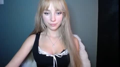 Snapshot of luciacam20 chatting on October 29, 2025, 8:43 pm Lucy online show from October 29, 2025, 8:43 pm