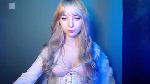 Snapshot of luciacam20 chatting on November 9, 2025, 8:01 am Lucy online show from November 9, 2025, 8:01 am