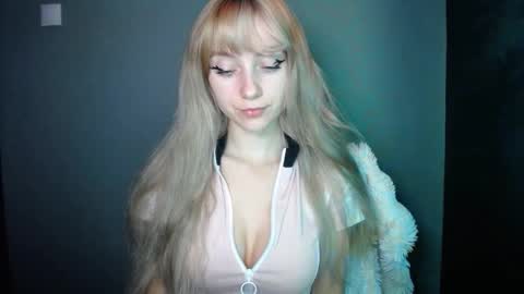 Snapshot of luciacam20 chatting on November 10, 2025, 8:19 pm Lucy online show from November 10, 2025, 8:19 pm