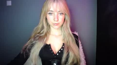 Snapshot of luciacam20 chatting on November 13, 2025, 7:40 am Lucy online show from November 13, 2025, 7:40 am