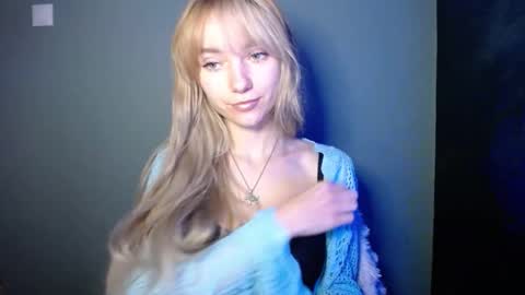 Snapshot of luciacam20 chatting on November 15, 2025, 8:22 am Lucy online show from November 15, 2025, 8:22 am