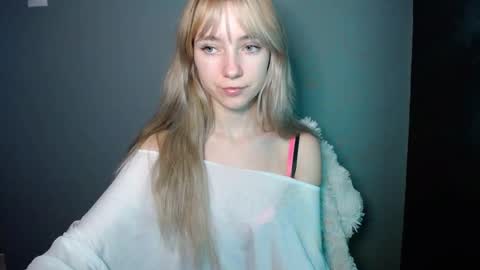 Snapshot of luciacam20 chatting on November 22, 2025, 8:02 am Lucy online show from November 22, 2025, 8:02 am