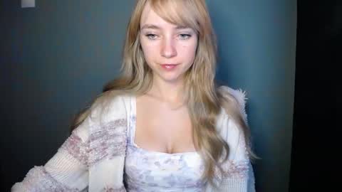 Snapshot of luciacam20 chatting on November 25, 2025, 7:41 am Lucy online show from November 25, 2025, 7:41 am