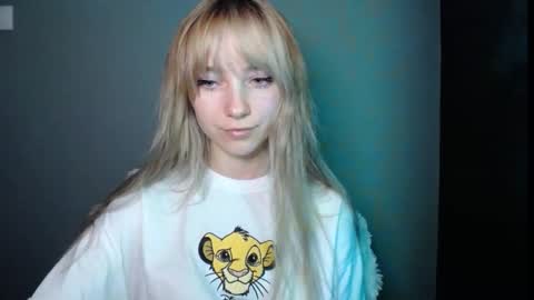 Snapshot of luciacam20 chatting on November 27, 2025, 2:19 pm Lucy online show from November 27, 2025, 2:19 pm