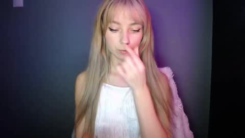 Snapshot of luciacam20 chatting on November 28, 2025, 1:36 pm Lucy online show from November 28, 2025, 1:36 pm