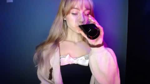 Snapshot of luciacam20 chatting on December 2, 2025, 1:28 pm Lucy online show from December 2, 2025, 1:28 pm