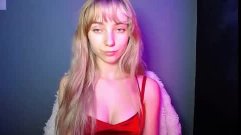 Snapshot of luciacam20 chatting on December 3, 2025, 8:18 pm Lucy online show from December 3, 2025, 8:18 pm