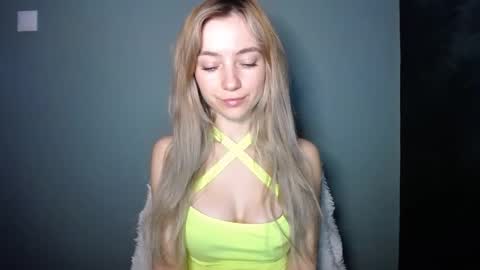 Snapshot of luciacam20 chatting on December 15, 2025, 1:26 pm Lucy online show from December 15, 2025, 1:26 pm