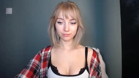 Snapshot of luciacam20 chatting on February 22, 2026, 7:34 pm Lucy online show from February 22, 2026, 7:34 pm