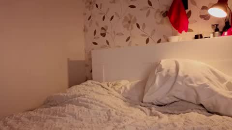 Lucia online show from November 25, 2025, 5:24 pm