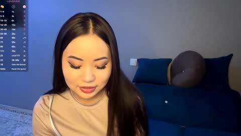 Snapshot of lucialostroh chatting on December 18, 2025, 10:21 am Kira online show from December 18, 2025, 10:21 am