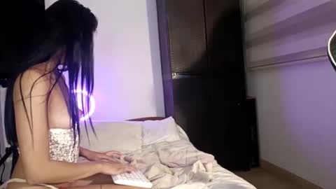 luciamoretti1 online show from October 26, 2025, 4:40 am