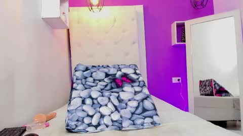 Luciana online show from April 14, 2026, 2:23 pm