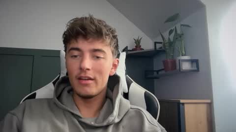 Snapshot of luciancrowe chatting on September 23, 2025, 2:09 pm Lucian online show from September 23, 2025, 2:09 pm