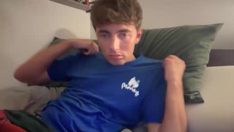 Snapshot of luciancrowe chatting on October 17, 2025, 8:00 pm Lucian online show from October 17, 2025, 8:00 pm