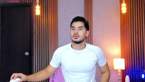 Snapshot of luciano_vitale_ chatting on July 9, 2026, 12:31 pm Luciano online show from July 9, 2026, 12:31 pm