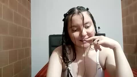 Snapshot of lucifer_y_eva chatting on December 17, 2025, 12:27 am Lucifer y Eva online show from December 17, 2025, 12:27 am