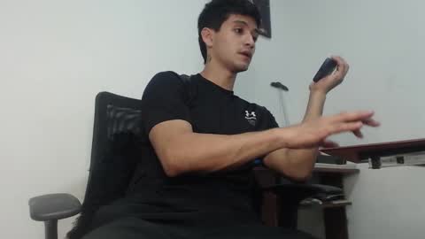 Snapshot of lucifferr_ chatting on February 20, 2025, 2:18 am leonel online show from February 20, 2025, 2:18 am