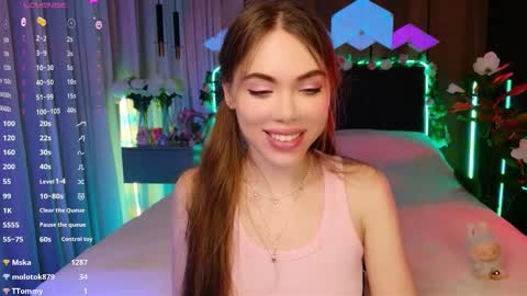 MimiFors online show from November 18, 2025, 6:12 pm