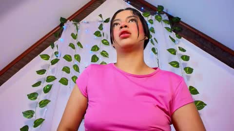 luciia_sweeet online show from December 19, 2025, 2:35 pm