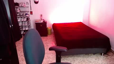 luciifer_hills online show from December 4, 2024, 2:37 pm