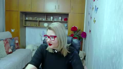 Lucille Fenly online show from November 2, 2025, 7:27 pm