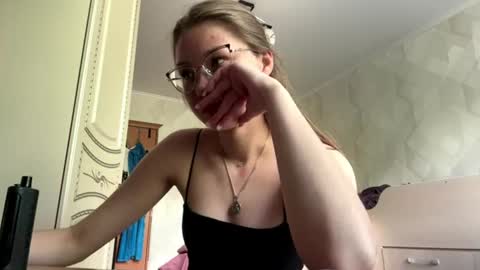Snapshot of lucindascercy chatting on June 15, 2026, 6:15 am Maya online show from June 15, 2026, 6:15 am