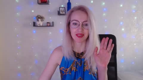 Snapshot of luckcristal chatting on March 6, 2025, 2:08 pm Arina online show from March 6, 2025, 2:08 pm