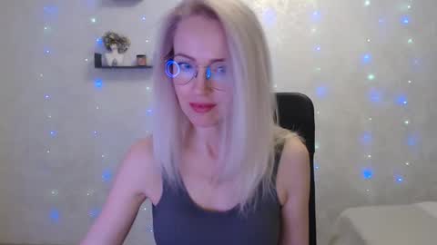 Snapshot of luckcristal chatting on March 6, 2025, 5:11 pm Arina online show from March 6, 2025, 5:11 pm