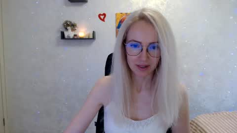 Snapshot of luckcristal chatting on June 12, 2026, 4:50 pm Arina online show from June 12, 2026, 4:50 pm