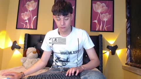 Snapshot of luckk_ chatting on April 10, 2026, 5:23 am luckk_ online show from April 10, 2026, 5:23 am