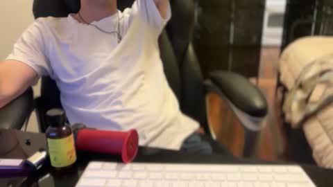 Snapshot of lucky_bme chatting on May 7, 2026, 12:27 am lucky_bme online show from May 7, 2026, 12:27 am