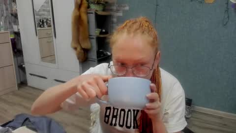 lucky_licky20 online show from December 14, 2025, 1:33 am