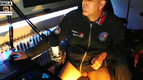 Snapshot of luckyfreak1 chatting on December 22, 2024, 7:44 am call me Stefan online show from December 22, 2024, 7:44 am