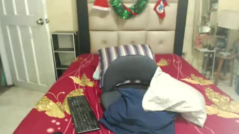 Snapshot of luckyisa chatting on December 6, 2024, 9:43 am angelisa online show from December 6, 2024, 9:43 am