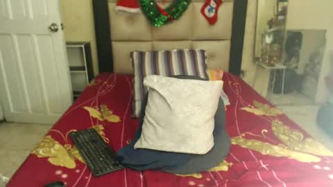 Snapshot of luckyisa chatting on December 21, 2024, 5:29 pm angelisa online show from December 21, 2024, 5:29 pm