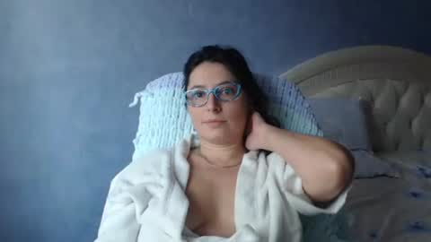 luckylinda23 online show from November 13, 2025, 11:31 am