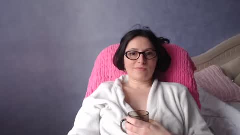 luckylinda23 online show from May 9, 2026, 9:36 am