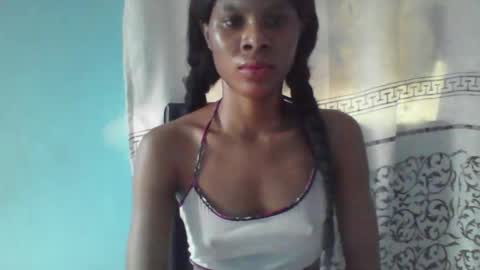 Snapshot of luckymadequeen chatting on January 18, 2025, 9:24 am Gloria online show from January 18, 2025, 9:24 am