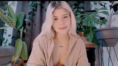 luckysapphire777 online show from October 18, 2025, 9:21 am