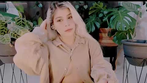 luckysapphire777 online show from October 30, 2025, 7:14 pm